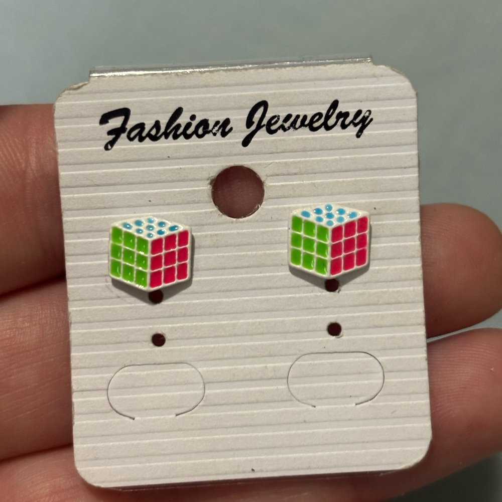 Stud earrings - Picture 13 of 16